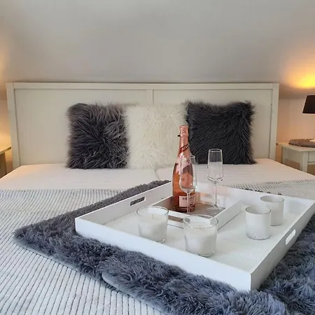 See & So Modern Retreat